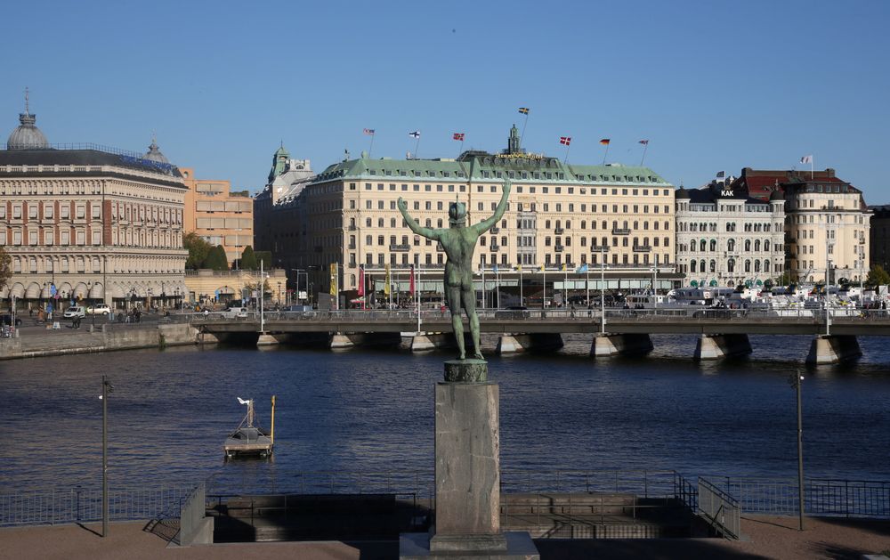 Stockholm og kommunene rundt ber innbyggerne redusere vannforbruket umiddelbart på grunn av akutt vannmangel.
