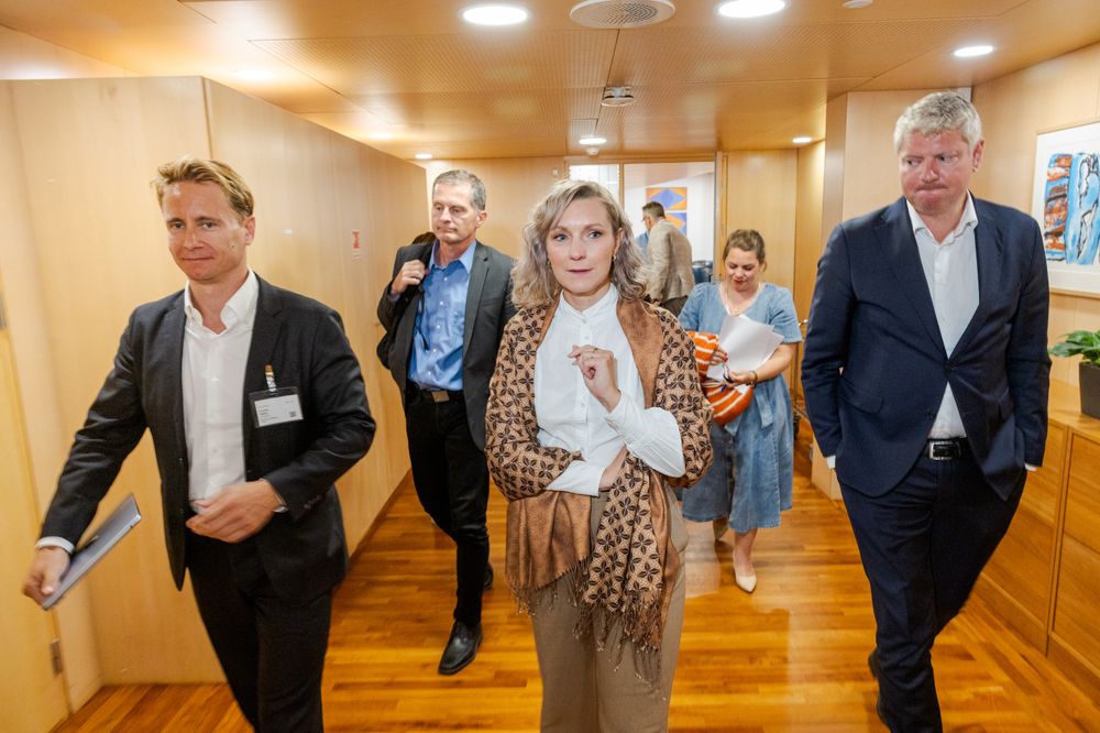 Møte mellom Karianne Tung og Aker om datasenteret i Narvik. Fra venstre: Kristian Røkke, Petter M. Tømmeraas, Karianne Tung og Stian Jenssen.