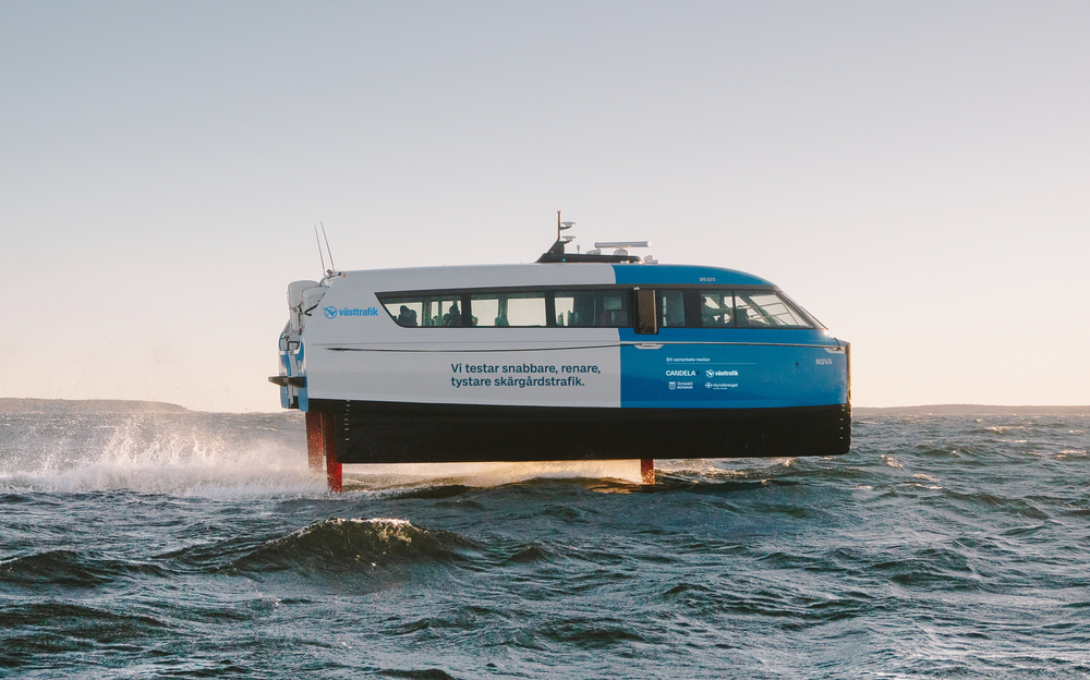 Den eldrevne hydrofoilbåten Candela P-12 har en marsjfart på 25 knop og en toppfart på 30.