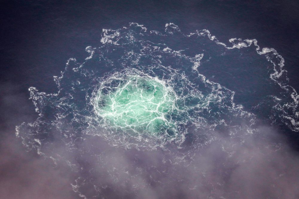 Bilde av havoverflaten i Østersjøen etter eksplosjonene i september 2022. Bildet er tatt av den svenske kystvakten.