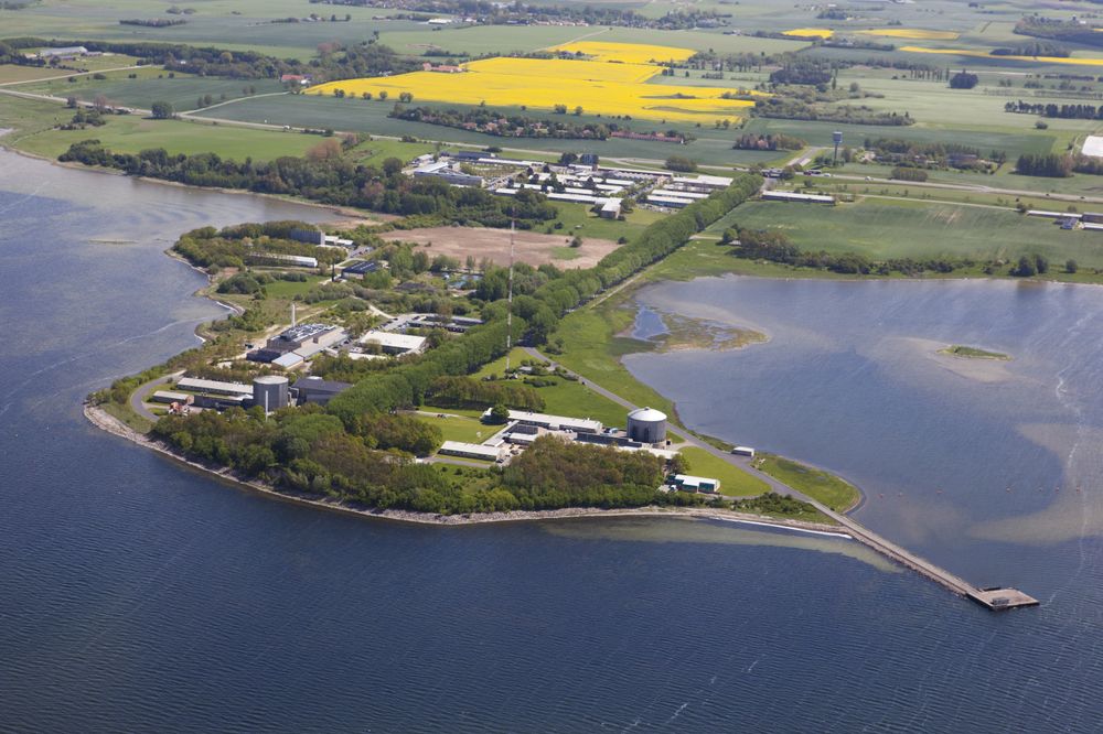 OS2ai driftes på DTUs superdatamaskin, Computerome, som ligger her ved Risø Campus.