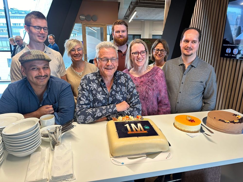 Det norske IT-selskapet begynte å utstede sertifikater allerede i 2005. Bildet er fra en markering i fjor da Buypass nådde én million utstedte TLS-sertifikater, som ble feiret med kake.