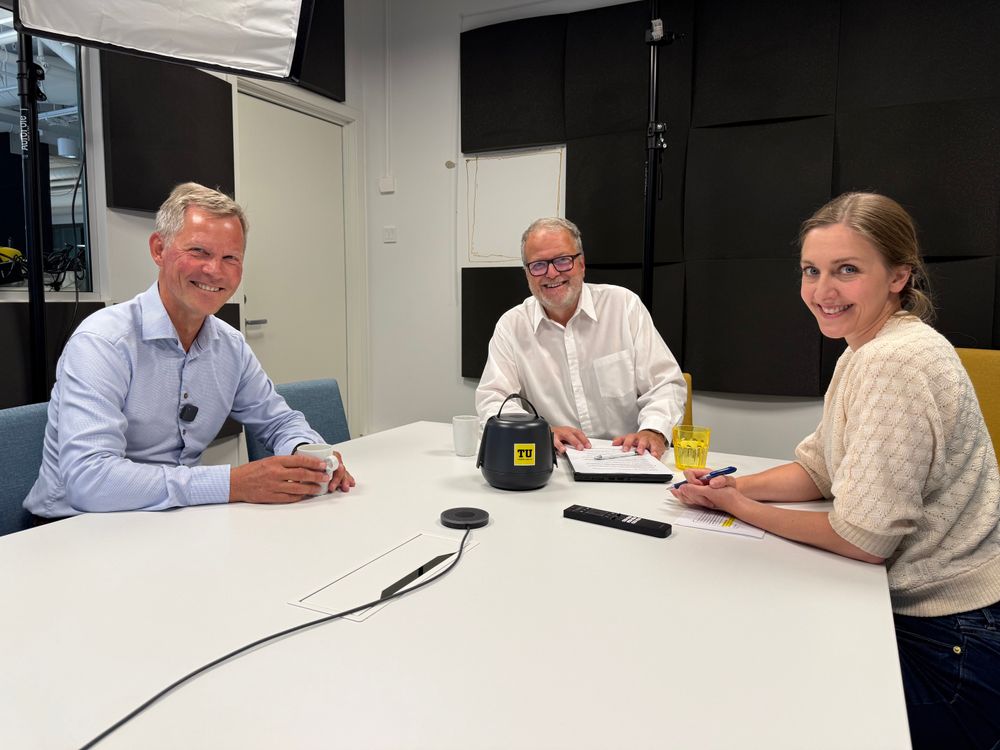 Ukens gjest i podcasten Teknisk Sett er nordensjef Jon Helsingeng (t.v) i energistyreingsselskapet Eaton. Her med TUs Ellen Synnøve Viset og Jan M Moberg.