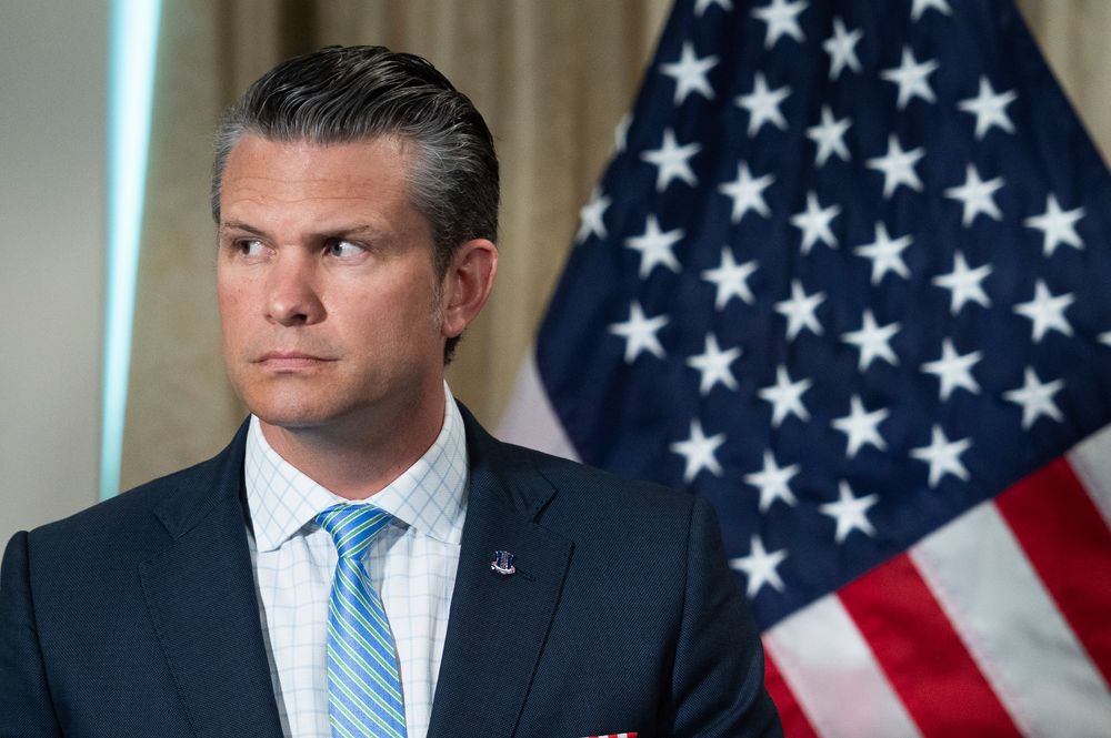 Forsvarsminister Pete Hegseth kan også kalle seg krigsminister med navneendringen.