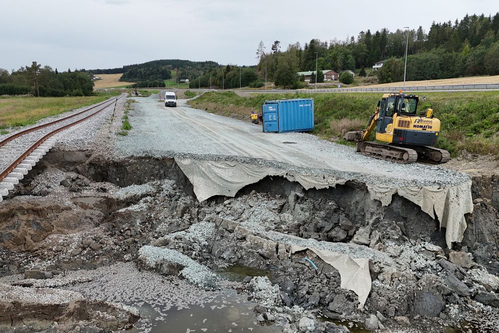 E6 og jernbanen forsvant ut i Nesvatnet i Levanger da et kvikkleireskred tok med seg grunnen 30. august.
