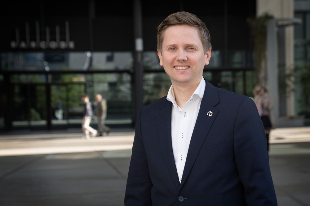 Reynir Johannesson er daglig leder i Norsk Datasenterindustri. De er nå bekymret for at datasenter-planer kan bli forsinket.