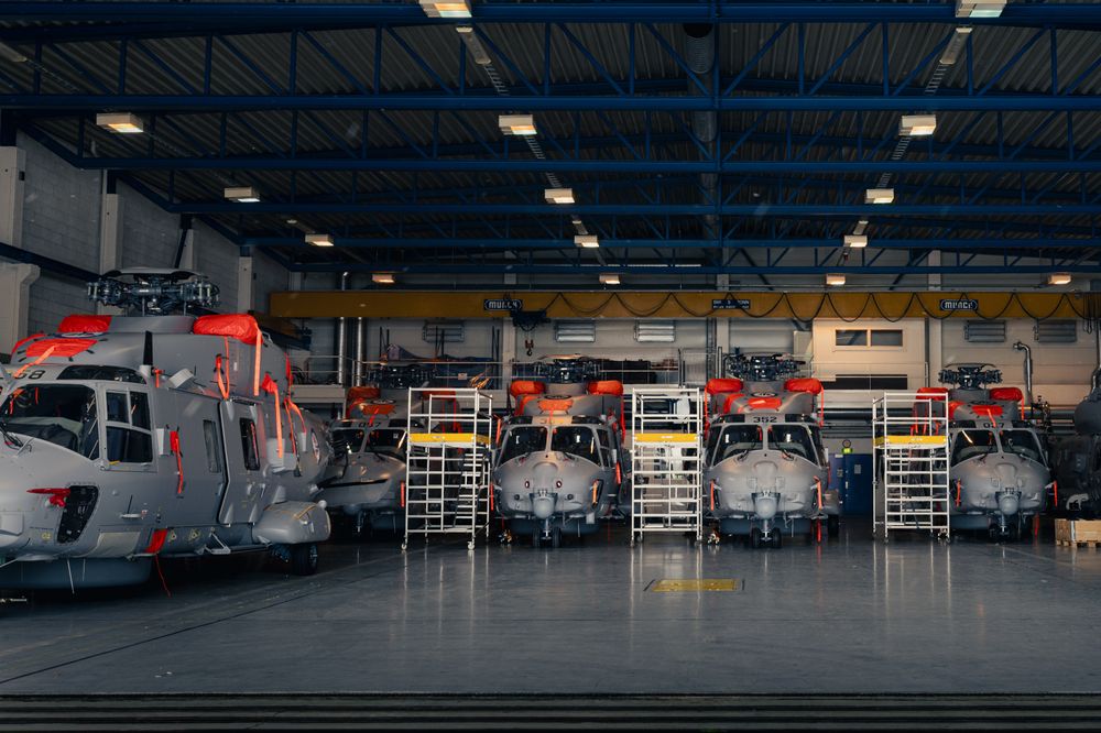 Her står de norske NH90-helikoptrene langtidslagret i en hangar på Bardufoss.