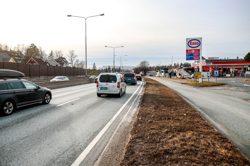Esso stasjonen på Ramstadsletta lå langs E18 ved Høvik i Bærum.