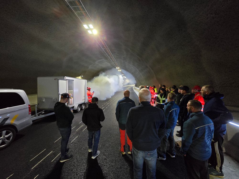 Her testes viftekjøring og overvåkingssystemet i Bergåstunnelen på E6 Svenningelv-Lien.