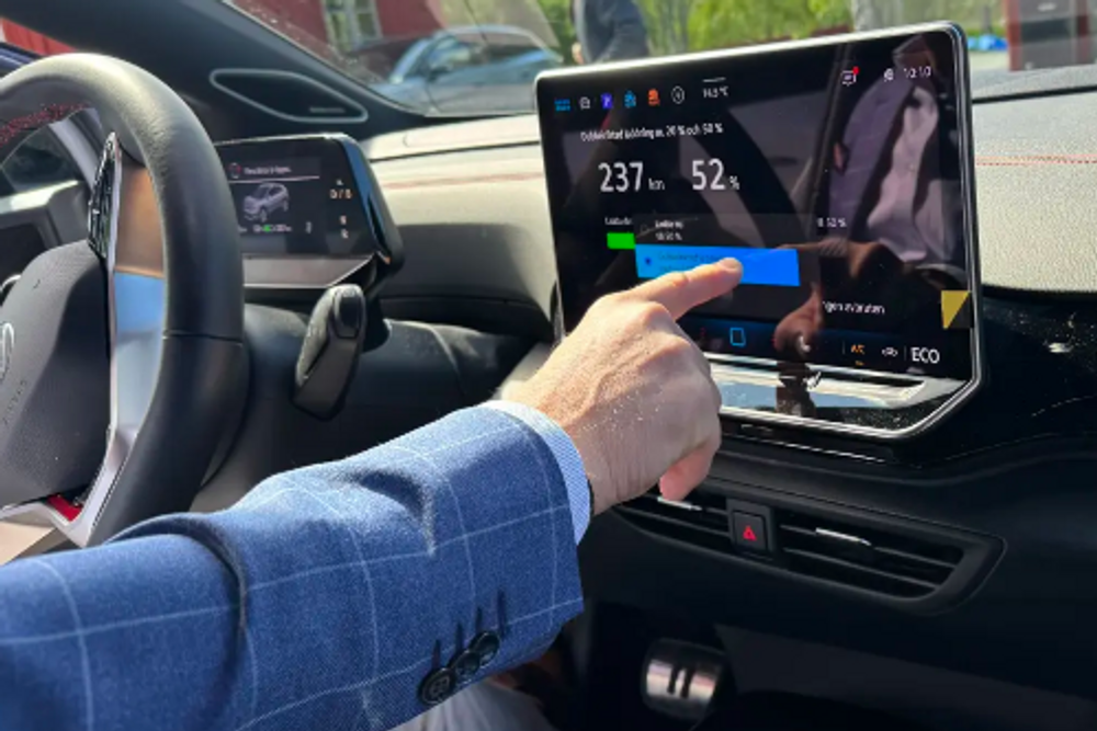 Bileiere kan nå lade hele veien til banken ved å stille bilbatteriet til disposisjon i perioder.