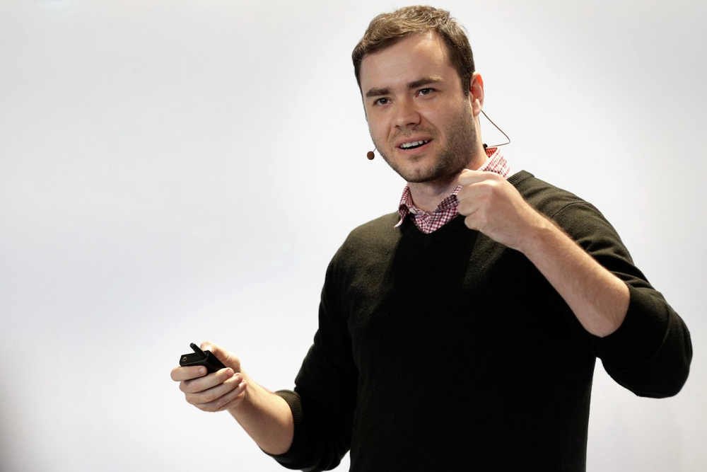 OpenAI-seniorutvikler Andrej Karpathy skapte begrepet «vibe coding» i fjor. Nå kan du få et innblikk i hvordan plattformene fungerer ved hjelp av «prompter» og verktøy.