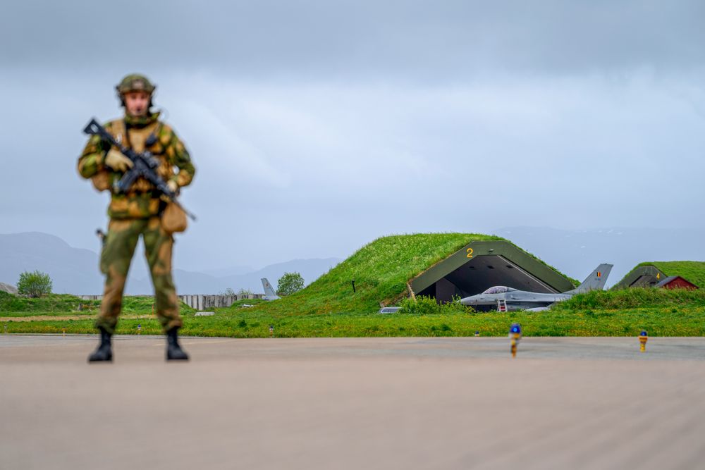 Forsvaret har meldt om mulig droneaktivitet ved Ørland hovedflystasjon i Trøndelag.