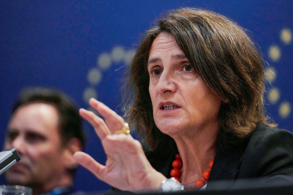 Teresa Ribera, visepresident i EU-kommisjonen med ansvar for konkurransepolitikk, leder granskingen av SAP.