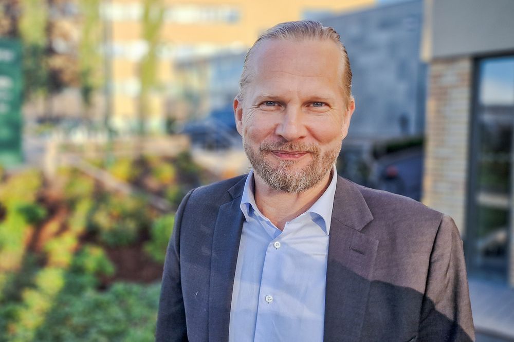 Aslak Sira Myhre (52) er ansatt som konserndirektør for kommunikasjon, samfunnskontakt og strategi i Lyse.