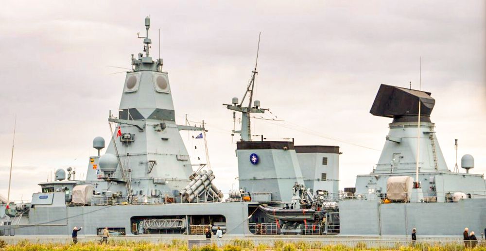 Fregatten ligger nå i Københavns havn, der den i Nato-regi vokter dansk luftrom under EU-møtene denne uken.