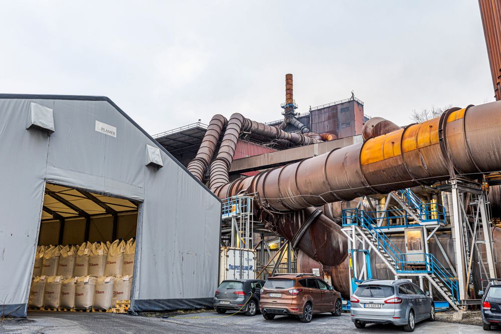 EU vurderer nå en tollmur for ferrolegeringer og silisium, og Norge kan havne på utsiden. Om lag 75 prosent av Elkems silisium og ferrosilisium-produksjon i Norge går til EU. 