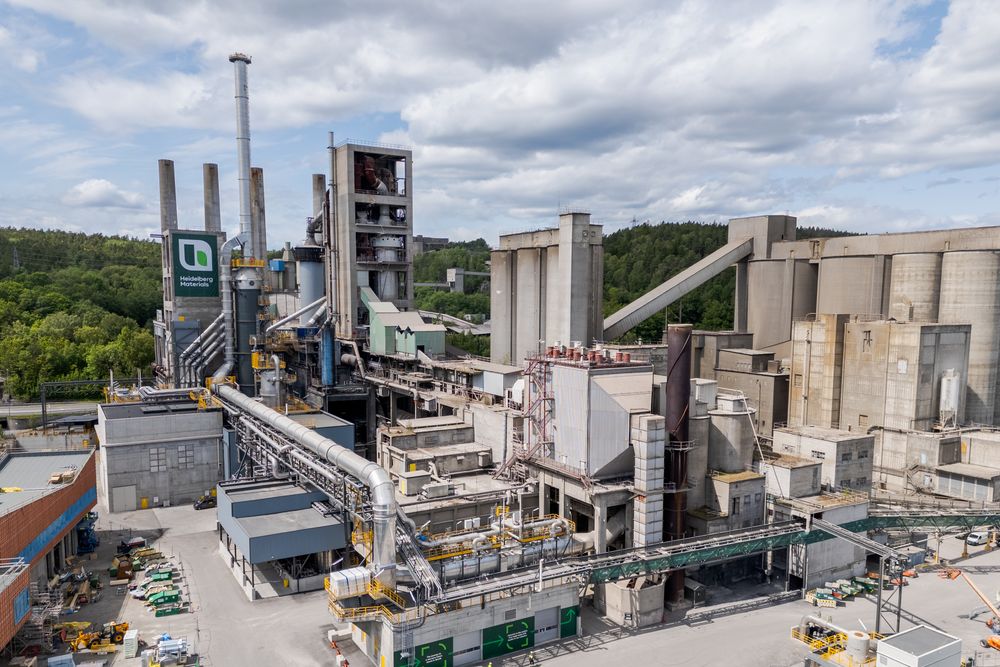 I juni startet CO2-fangstanlegget ved Heidelberg Materials fabrikk i Brevik driften. Nå bruker selskapet erfaringene herfra i sitt neste prosjekt, denne gangen i Wales.