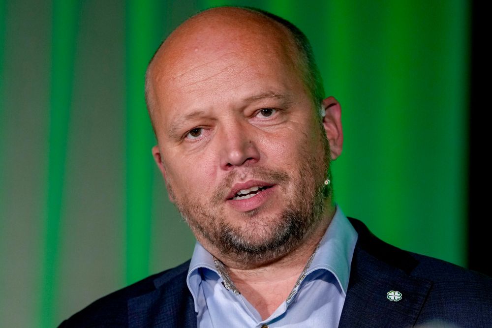 Sp-leder Trygve Slagsvold Vedum advarer mot det nye EU-direktivet.