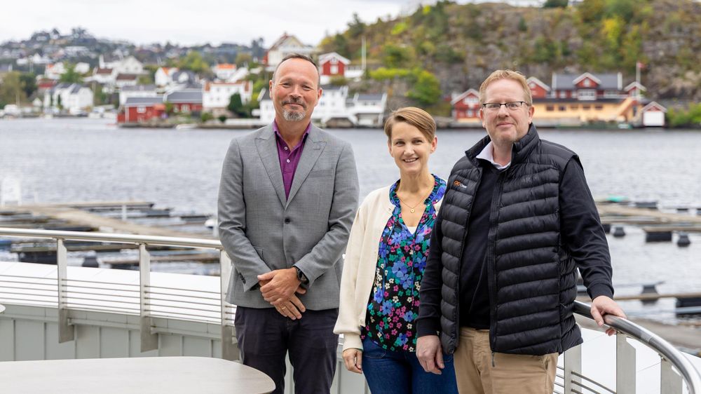 Brigt Valland i Gard, Åsne Holtklimpen og Frode Ingebretsen i Crayon. Sjøforsikringsselskapet Gard har sin hovedbase like utenfor Arendal sentrum. 