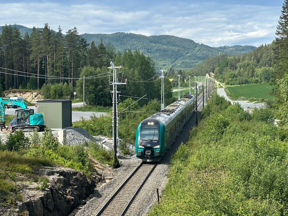 Mastene er betydelig høyere enn de gamle, og til overmål utstyrt med et skjemmende skjold, eller «magebelte», av blikk, skriver innleggsforfatteren.