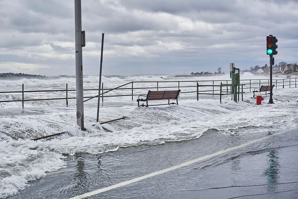 Klimaendringer ventes å gi verre uvær og hyppigere stormflo. Det som i dag regnes som en 1000-års stormflo, kan i fremtiden bli vanligere om ikke klimagassutslippene reduseres, viser forskning.