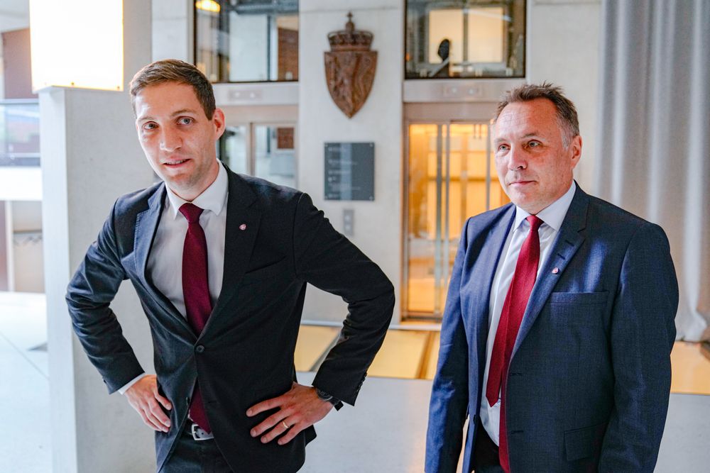 I fjor måtte klima- og miljøminister Tore O. Sandvik (t.h.), som var vikar for Andreas Bjelland Eriksen, erkjenne at Norge ikke ligger an til å nå klimamålet for 2030 med nasjonale kutt. 