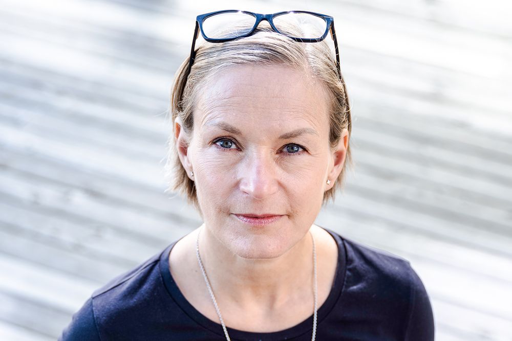 Forslaget innebærer et taktskifte, mener Datatilsynets direktør Line Coll. Hun advarer mot formålsutglidning og nedkjølingseffekt på lovlige ytringer.