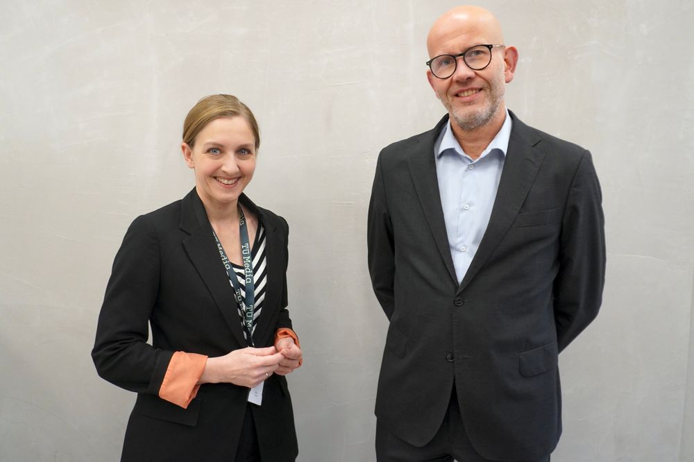 Tord Lien er tidligere energiminister for Frp og nå direktør for eksterne relasjoner i Trønderenergi. her i samtale med TUs kommentator Ellen Viseth.