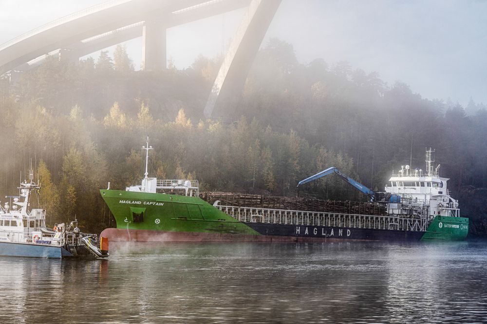 Lasteskipet «Hagland Captain» gikk på grunn under Svinesundsbrua.