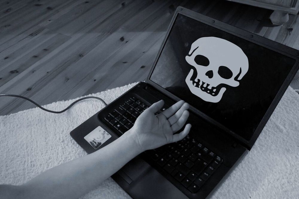 Nå skapes og leses mer enn halvparten av trafikken på internett av boter. flere frykter at utviklingen vil bety slutten på internettet.