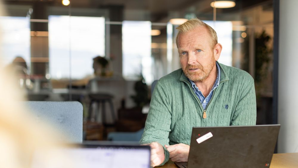BLI SYNLIG FOR KI-AGENTER: Tommi Larsen fra Tietoevry Industry gir deg sine beste råd.