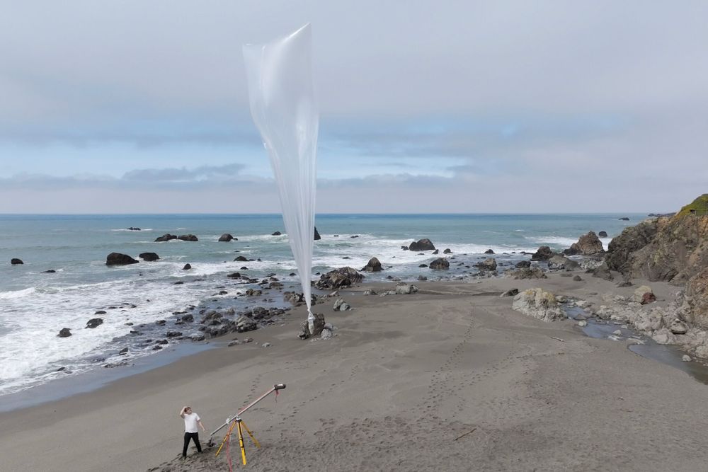 United Airlines-flyet som kolliderte med en gjenstand i forrige uke, kan ha truffet en værballong som dette. Ballongene til Windborne Systems veier 1,09 kilo.