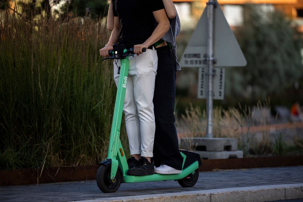 Sparkesykkel bør vekk fra fortau, mener byrådet i Oslo. Nå ber de Samferdselsdepartement om hjemmel til å forby kjøring.