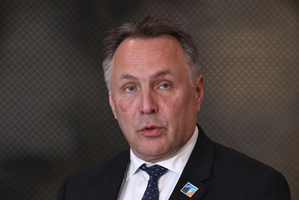 Forsvarsminister Tore O. Sandvik, her under Nato-toppmøtet 2025 i Haag, kort tid etter at han svarte Stortinget om innkjøpsoversikten.