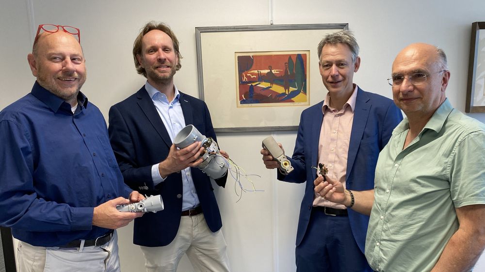 Glad lederkvartett på KROHNE Altometer viser fram eksempler på innovativ måleteknikk, fra venstre: Leon de Borgie, Martijn Panis, Lars Lemke og Dominique Basson.