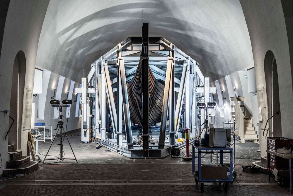 Gokstadskipet skal onsdag flyttes fra det gamle Vikingskiphuset til Vikingtidsmuseet.