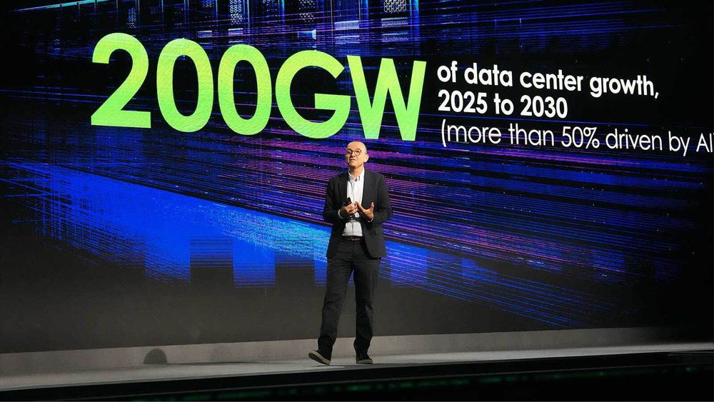 Elektrifisering og digitalisering fører til en mer enn doblet strømforbruk i 2040. Nye og mer intelligente energisystemer må til, sier Olivier Blum, CEO i Schneider Electric.