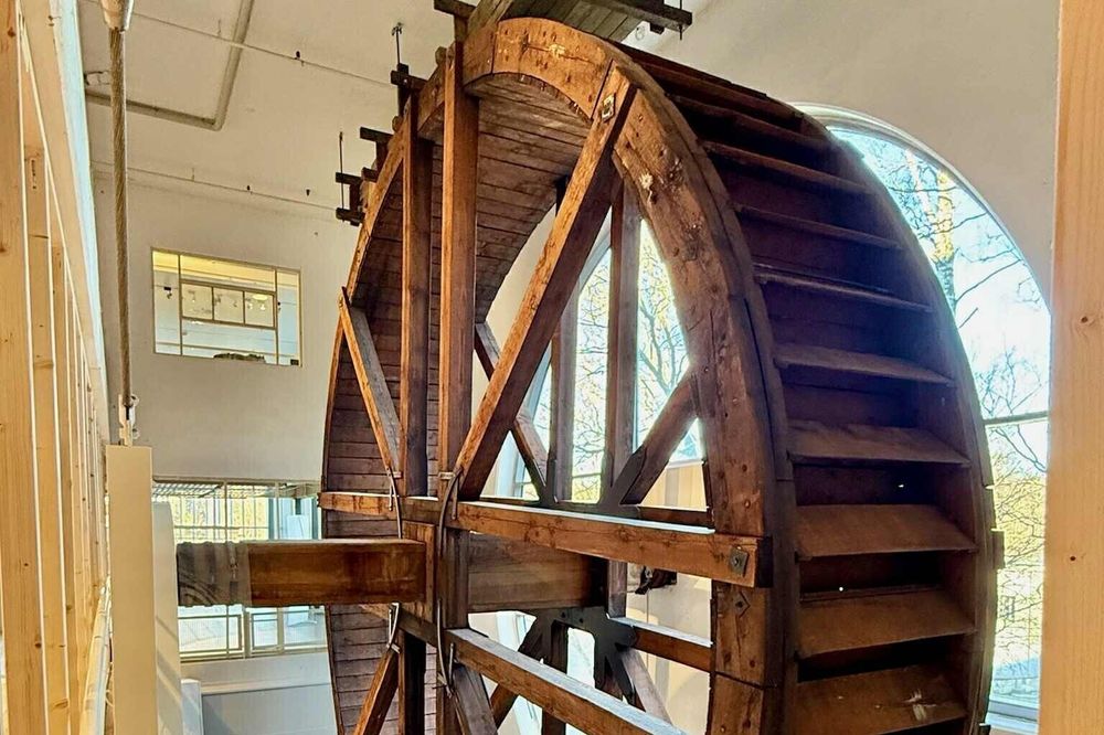 Teknisk museum har fått nytt vannhjul etter at det gamle råtnet på akslingen.