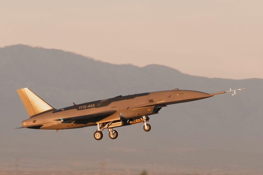 Andurils kandidat til følgedroneprogrammet CCA, YFQ-44A, fløy for første gang 31. oktober 2025.