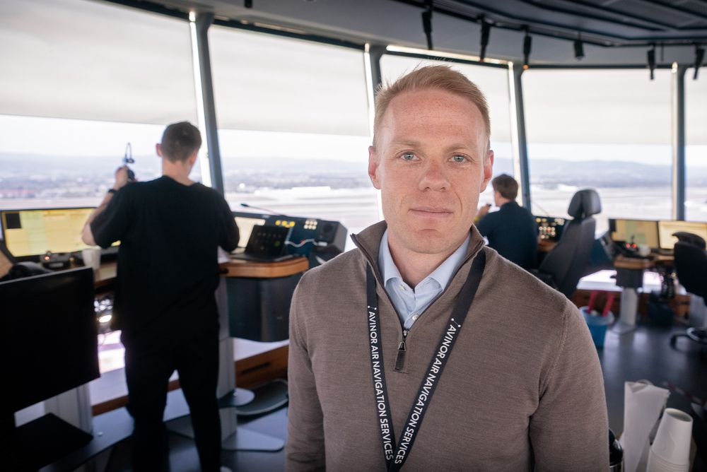 Mats Gjertsen Bye leder droneprogrammet til Avinor. Her i tårnet på Gardermoen i 2022.