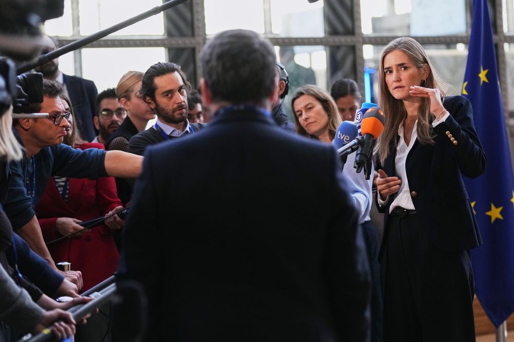 Spanias klimaminister Sara Aagesen på vei inn til rådsmøtet som avgjorde EUs klimamål for 2040.