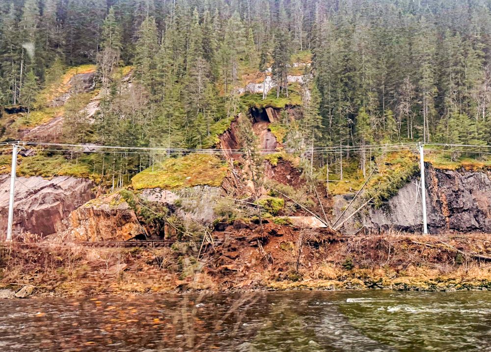 Fredag morgen gikk det er ras mellom Hell og Gudå på Meråkerbanen.