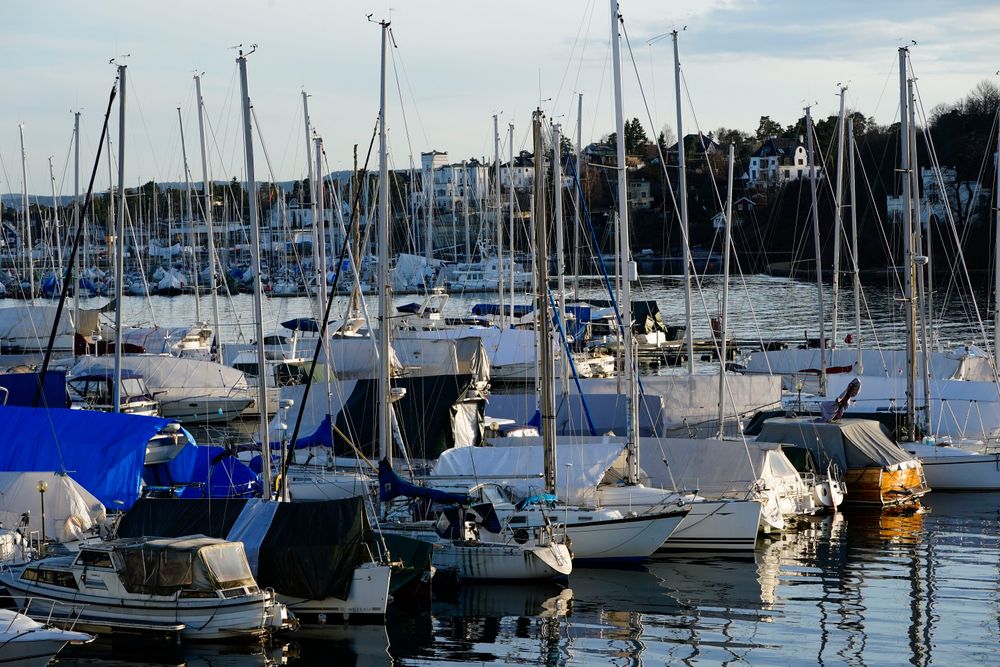 Alle båteiere vil helst ha vann under kjølen, men iblant må båten på land for å bli rengjort.
