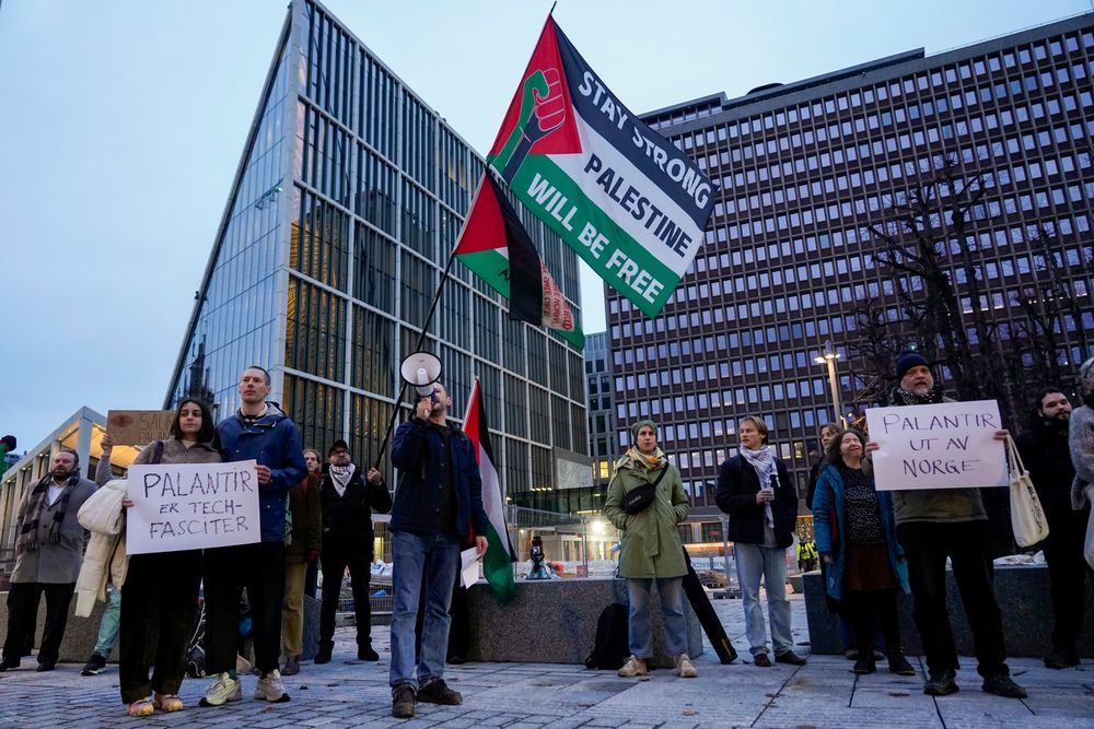 Organisasjonene som protesterer er Palestinakomiteen i Norge, El og IT-forbundet, Amnesty, miljø- og utviklingsorganisasjon Spire, Elektronisk Forpost Norge, Tech mot Folkemord og Attac.