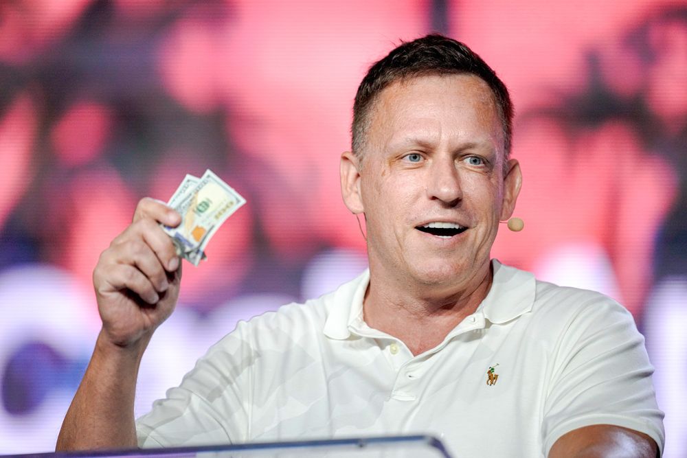 Peter Thiel, medgrunnlegger av PayPal og Palantir, skaper nok en gang bølger i markedet.