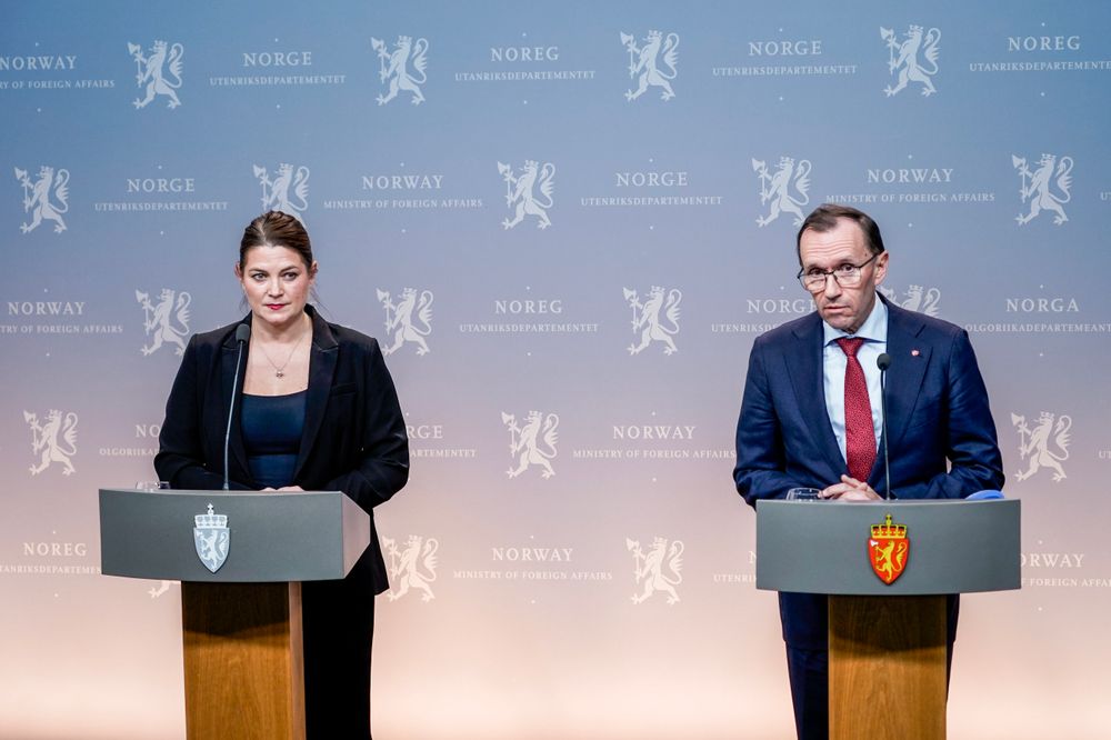 
Utenriksminister Espen Barth Eide og næringsminister Cecilie Myrseth holder pressetreff i Utenriksdepartementet om EUs avgjørelse om innføring av toll på jernlegeringer.
Foto: Jonas Fæste Laksekjøn / NTB