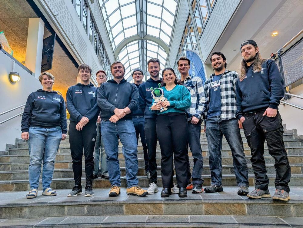 En del av gruppen med studenter fra UiT i Narvik samlet før avreise til Andøya.