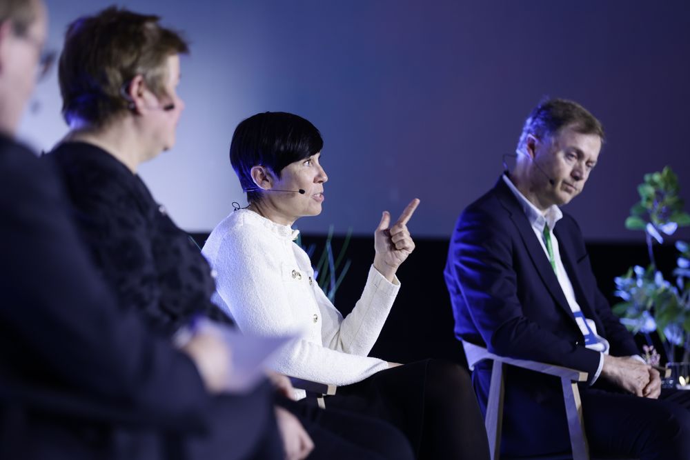 Blir Ine Marie Eriksen Søreide (H) Norges nye ja-dronning? Den påtroppende Høyre-lederen går lenger enn Erna Solberg i å si at Norge bør ha en ny EU-debatt. Til høyre: Knut E. Sunde i Norsk Industri, som deltok i arbeidet med EØS-avtalen i 1994.