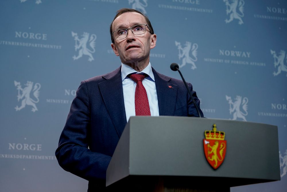 Espen Barth Eide (Ap) lover et «stort» kutt i EØS-etterslepet i desember.