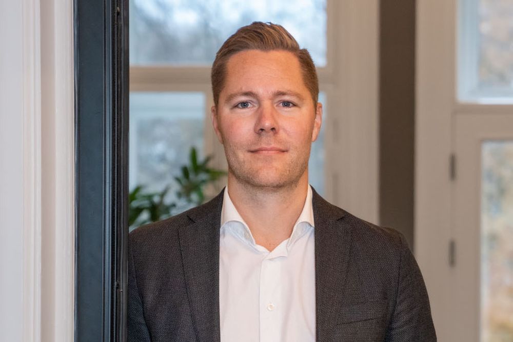 Juniorer i strategikonsulentselskaper gjør gjerne research, analyser, referater og Powerpoints. Dette er oppgaver jeg selv har gjort, og som KI nå gjør raskere og ofte bedre, skriver Johan Grönlund i Forte.